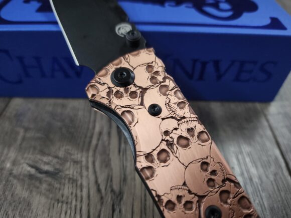 Chaves Redencion 229 - Skulls - Relief Engraved Copper Scales - Complete Knife - 4 Blade Styles - New In Box - Image 4