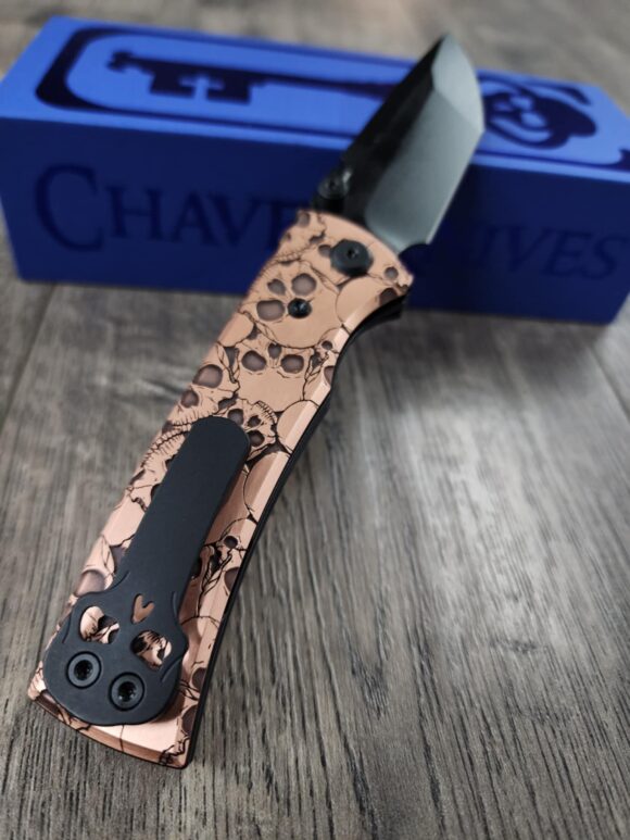 Chaves Redencion Street - Skulls Relief Laser Engraved Copper Scales - Complete Knife - Black Elmax Blade - New In Box - Image 3